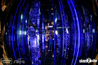 ภาพบรรยากาศ Ink​ Waruntorn​ Feat.​ Pod​ Moderndog Special Concert ที่ร้าน Atmos On Top — photo 5