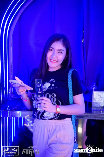 ภาพบรรยากาศ Ink​ Waruntorn​ Feat.​ Pod​ Moderndog Special Concert ที่ร้าน Atmos On Top — photo 11