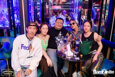 ภาพบรรยากาศ Ink​ Waruntorn​ Feat.​ Pod​ Moderndog Special Concert ที่ร้าน Atmos On Top — photo 13