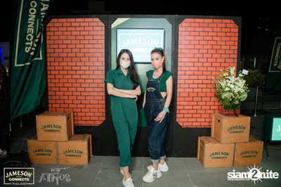 ภาพบรรยากาศ Ink​ Waruntorn​ Feat.​ Pod​ Moderndog Special Concert ที่ร้าน Atmos On Top — photo 26