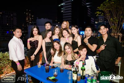 ภาพบรรยากาศ Ink​ Waruntorn​ Feat.​ Pod​ Moderndog Special Concert ที่ร้าน Atmos On Top — photo 27