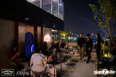 ภาพบรรยากาศ Ink​ Waruntorn​ Feat.​ Pod​ Moderndog Special Concert ที่ร้าน Atmos On Top — photo 29