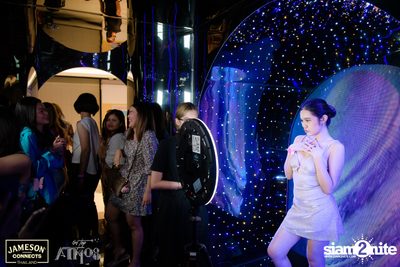 ภาพบรรยากาศ Ink​ Waruntorn​ Feat.​ Pod​ Moderndog Special Concert ที่ร้าน Atmos On Top — photo 42