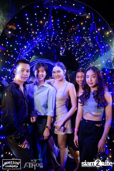 ภาพบรรยากาศ Ink​ Waruntorn​ Feat.​ Pod​ Moderndog Special Concert ที่ร้าน Atmos On Top — photo 47