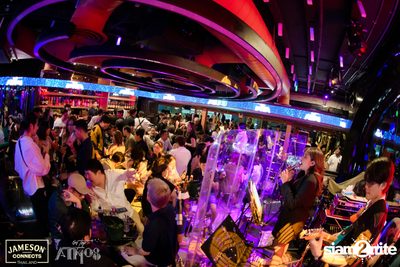ภาพบรรยากาศ Ink​ Waruntorn​ Feat.​ Pod​ Moderndog Special Concert ที่ร้าน Atmos On Top — photo 49