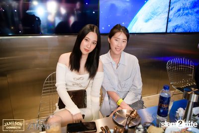 ภาพบรรยากาศ Ink​ Waruntorn​ Feat.​ Pod​ Moderndog Special Concert ที่ร้าน Atmos On Top — photo 53