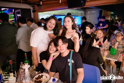 ภาพบรรยากาศ Ink​ Waruntorn​ Feat.​ Pod​ Moderndog Special Concert ที่ร้าน Atmos On Top — photo 61