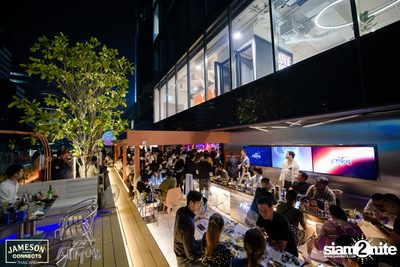 ภาพบรรยากาศ Ink​ Waruntorn​ Feat.​ Pod​ Moderndog Special Concert ที่ร้าน Atmos On Top — photo 62