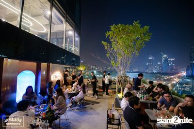 ภาพบรรยากาศ Ink​ Waruntorn​ Feat.​ Pod​ Moderndog Special Concert ที่ร้าน Atmos On Top — photo 63
