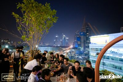 ภาพบรรยากาศ Ink​ Waruntorn​ Feat.​ Pod​ Moderndog Special Concert ที่ร้าน Atmos On Top — photo 64
