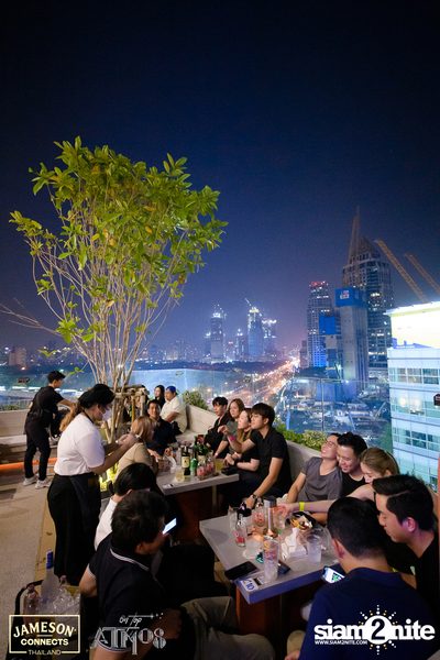 ภาพบรรยากาศ Ink​ Waruntorn​ Feat.​ Pod​ Moderndog Special Concert ที่ร้าน Atmos On Top — photo 65