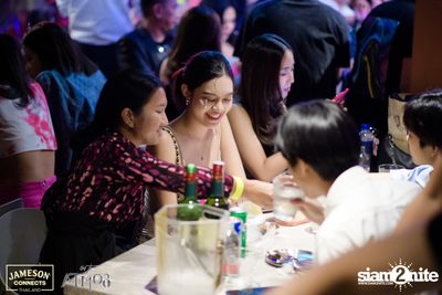 ภาพบรรยากาศ Ink​ Waruntorn​ Feat.​ Pod​ Moderndog Special Concert ที่ร้าน Atmos On Top — photo 80
