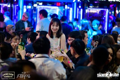 ภาพบรรยากาศ Ink​ Waruntorn​ Feat.​ Pod​ Moderndog Special Concert ที่ร้าน Atmos On Top — photo 81