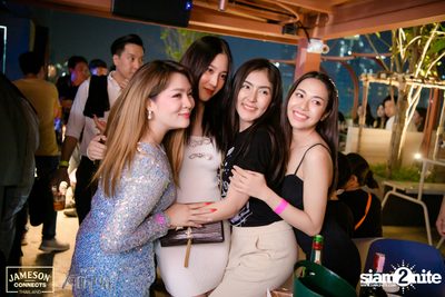 ภาพบรรยากาศ Ink​ Waruntorn​ Feat.​ Pod​ Moderndog Special Concert ที่ร้าน Atmos On Top — photo 84