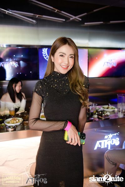 ภาพบรรยากาศ Ink​ Waruntorn​ Feat.​ Pod​ Moderndog Special Concert ที่ร้าน Atmos On Top — photo 88