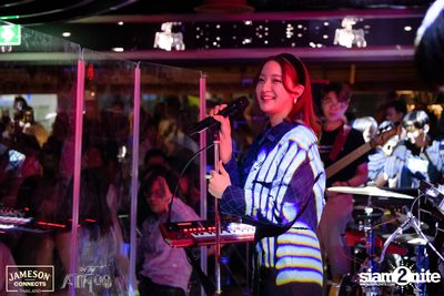 ภาพบรรยากาศ Ink​ Waruntorn​ Feat.​ Pod​ Moderndog Special Concert ที่ร้าน Atmos On Top — photo 96