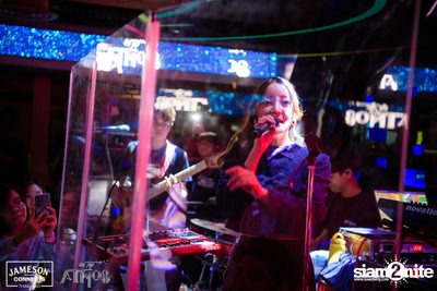 ภาพบรรยากาศ Ink​ Waruntorn​ Feat.​ Pod​ Moderndog Special Concert ที่ร้าน Atmos On Top — photo 97