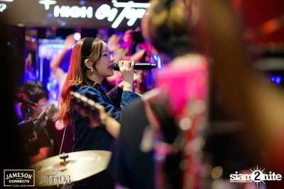 ภาพบรรยากาศ Ink​ Waruntorn​ Feat.​ Pod​ Moderndog Special Concert ที่ร้าน Atmos On Top — photo 105