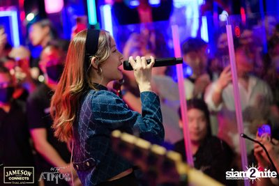 ภาพบรรยากาศ Ink​ Waruntorn​ Feat.​ Pod​ Moderndog Special Concert ที่ร้าน Atmos On Top — photo 107