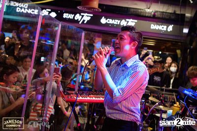 ภาพบรรยากาศ Ink​ Waruntorn​ Feat.​ Pod​ Moderndog Special Concert ที่ร้าน Atmos On Top — photo 120