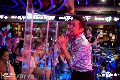 ภาพบรรยากาศ Ink​ Waruntorn​ Feat.​ Pod​ Moderndog Special Concert ที่ร้าน Atmos On Top — photo 121
