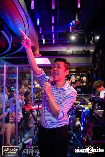 ภาพบรรยากาศ Ink​ Waruntorn​ Feat.​ Pod​ Moderndog Special Concert ที่ร้าน Atmos On Top — photo 122