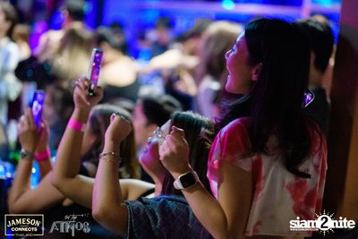 ภาพบรรยากาศ Ink​ Waruntorn​ Feat.​ Pod​ Moderndog Special Concert ที่ร้าน Atmos On Top — photo 131
