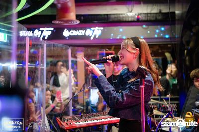 ภาพบรรยากาศ Ink​ Waruntorn​ Feat.​ Pod​ Moderndog Special Concert ที่ร้าน Atmos On Top — photo 136