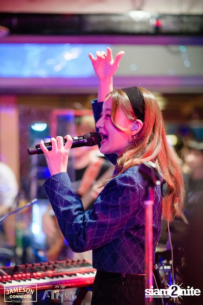 ภาพบรรยากาศ Ink​ Waruntorn​ Feat.​ Pod​ Moderndog Special Concert ที่ร้าน Atmos On Top — photo 137