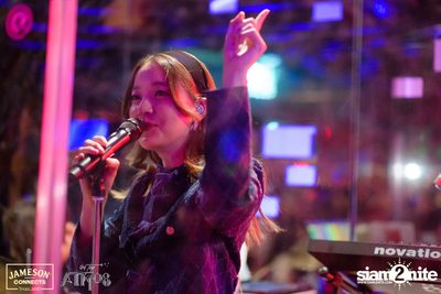 ภาพบรรยากาศ Ink​ Waruntorn​ Feat.​ Pod​ Moderndog Special Concert ที่ร้าน Atmos On Top — photo 138