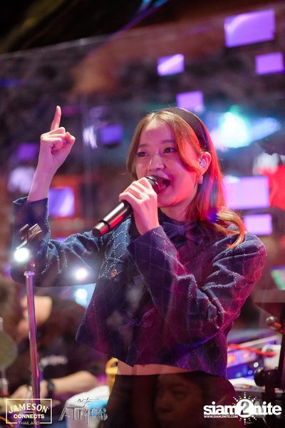ภาพบรรยากาศ Ink​ Waruntorn​ Feat.​ Pod​ Moderndog Special Concert ที่ร้าน Atmos On Top — photo 139