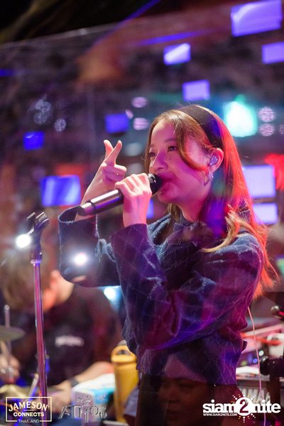 ภาพบรรยากาศ Ink​ Waruntorn​ Feat.​ Pod​ Moderndog Special Concert ที่ร้าน Atmos On Top — photo 140