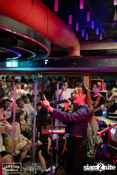 ภาพบรรยากาศ Ink​ Waruntorn​ Feat.​ Pod​ Moderndog Special Concert ที่ร้าน Atmos On Top — photo 142