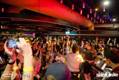 ภาพบรรยากาศ Ink​ Waruntorn​ Feat.​ Pod​ Moderndog Special Concert ที่ร้าน Atmos On Top — photo 146