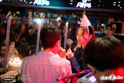 ภาพบรรยากาศ Ink​ Waruntorn​ Feat.​ Pod​ Moderndog Special Concert ที่ร้าน Atmos On Top — photo 150