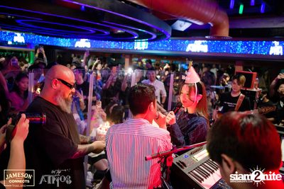ภาพบรรยากาศ Ink​ Waruntorn​ Feat.​ Pod​ Moderndog Special Concert ที่ร้าน Atmos On Top — photo 151