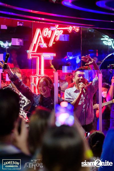 ภาพบรรยากาศ Ink​ Waruntorn​ Feat.​ Pod​ Moderndog Special Concert ที่ร้าน Atmos On Top — photo 156
