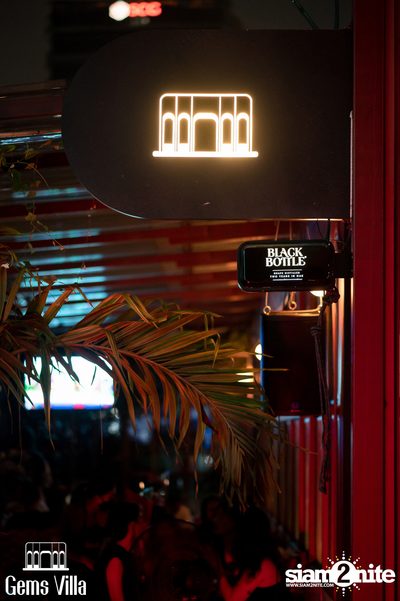 ภาพบรรยากาศคอนเสิร์ต Zom Marie x SLAPKISS ที่ร้าน Gems Villa — photo 4
