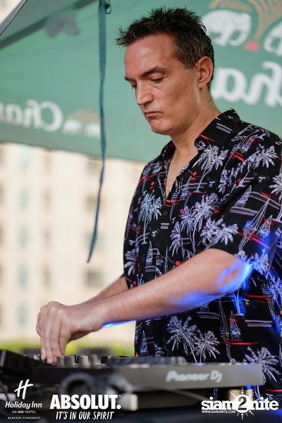 Pool Party at Holiday Inn Sukhumvit — photo 32
