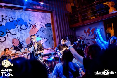 คอนเสิร์ต JEEP ft. First, KIN และ KIDDO ที่ Happy Fish Asiatique — photo 60