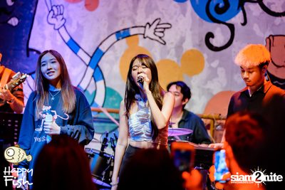 คอนเสิร์ต JEEP ft. First, KIN และ KIDDO ที่ Happy Fish Asiatique — photo 125