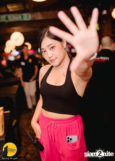 ภาพบรรยากาศคอนเสิร์ต Klear ที่ร้าน Fullmoon Terrace & Bar — photo 4