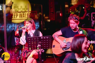 ภาพบรรยากาศคอนเสิร์ต Klear ที่ร้าน Fullmoon Terrace & Bar — photo 20
