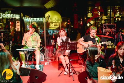 ภาพบรรยากาศคอนเสิร์ต Klear ที่ร้าน Fullmoon Terrace & Bar — photo 21