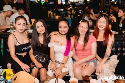 ภาพบรรยากาศคอนเสิร์ต Klear ที่ร้าน Fullmoon Terrace & Bar — photo 27