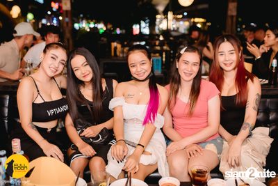 ภาพบรรยากาศคอนเสิร์ต Klear ที่ร้าน Fullmoon Terrace & Bar — photo 28