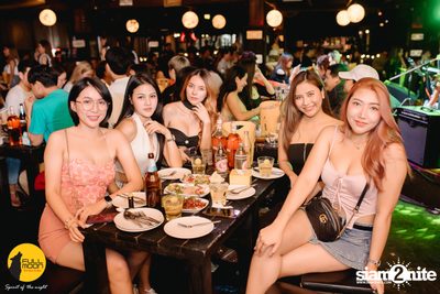 ภาพบรรยากาศคอนเสิร์ต Klear ที่ร้าน Fullmoon Terrace & Bar — photo 31