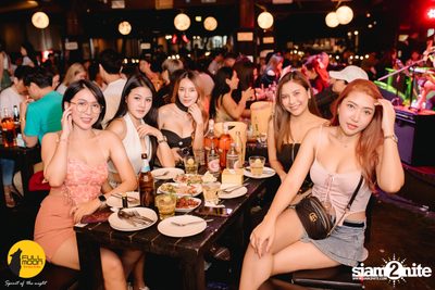 ภาพบรรยากาศคอนเสิร์ต Klear ที่ร้าน Fullmoon Terrace & Bar — photo 32