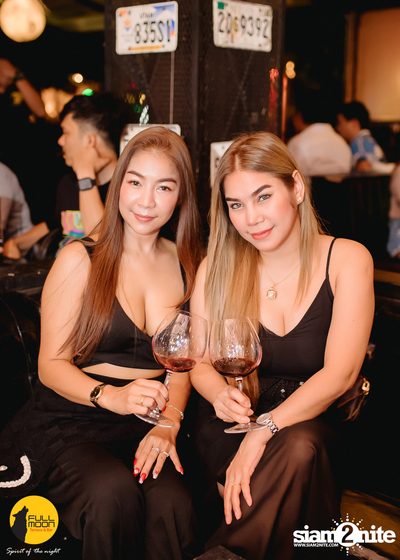 ภาพบรรยากาศคอนเสิร์ต Klear ที่ร้าน Fullmoon Terrace & Bar — photo 38
