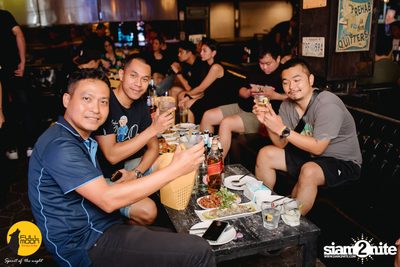 ภาพบรรยากาศคอนเสิร์ต Klear ที่ร้าน Fullmoon Terrace & Bar — photo 43